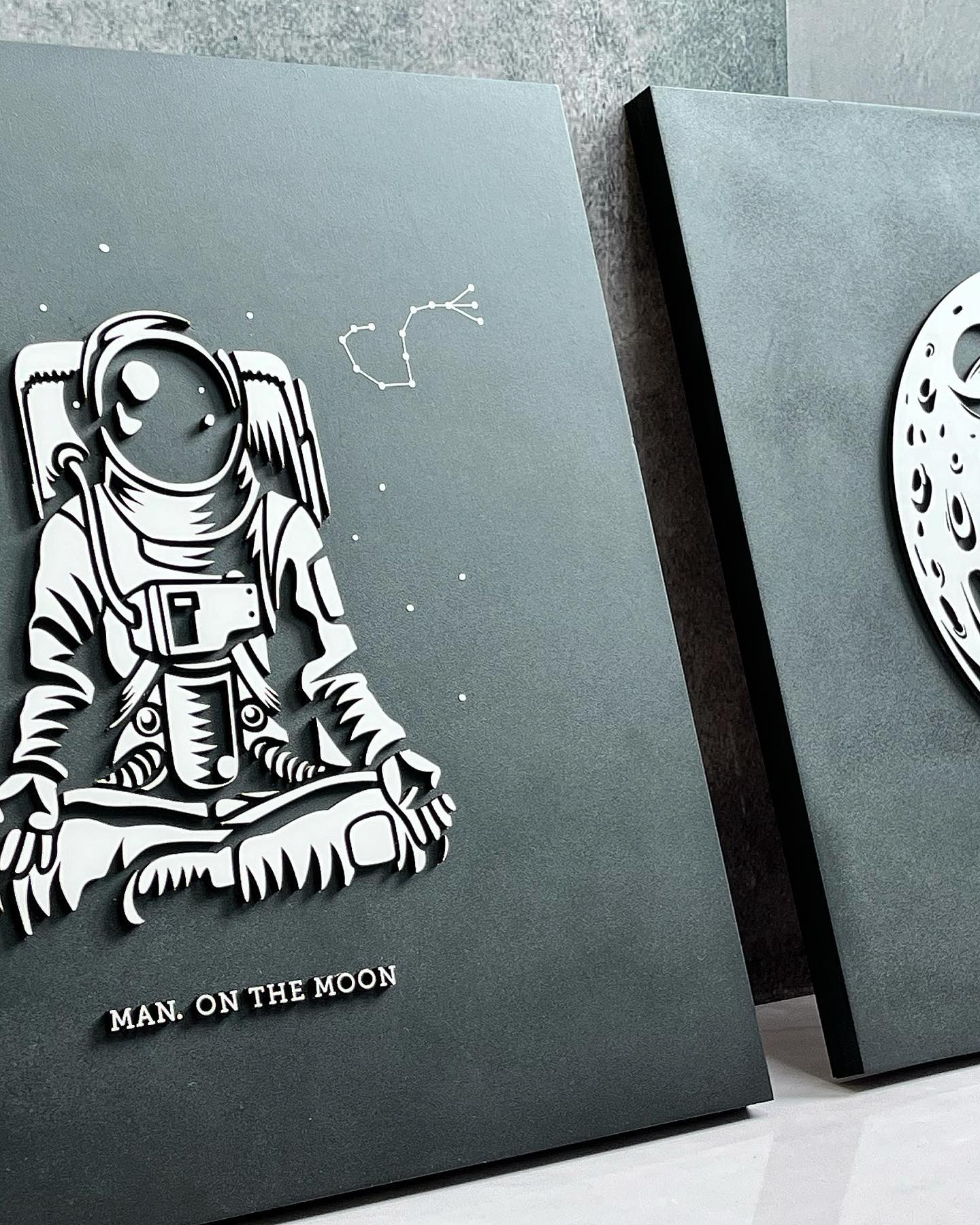 Man & the moon | Cuadros decorativos