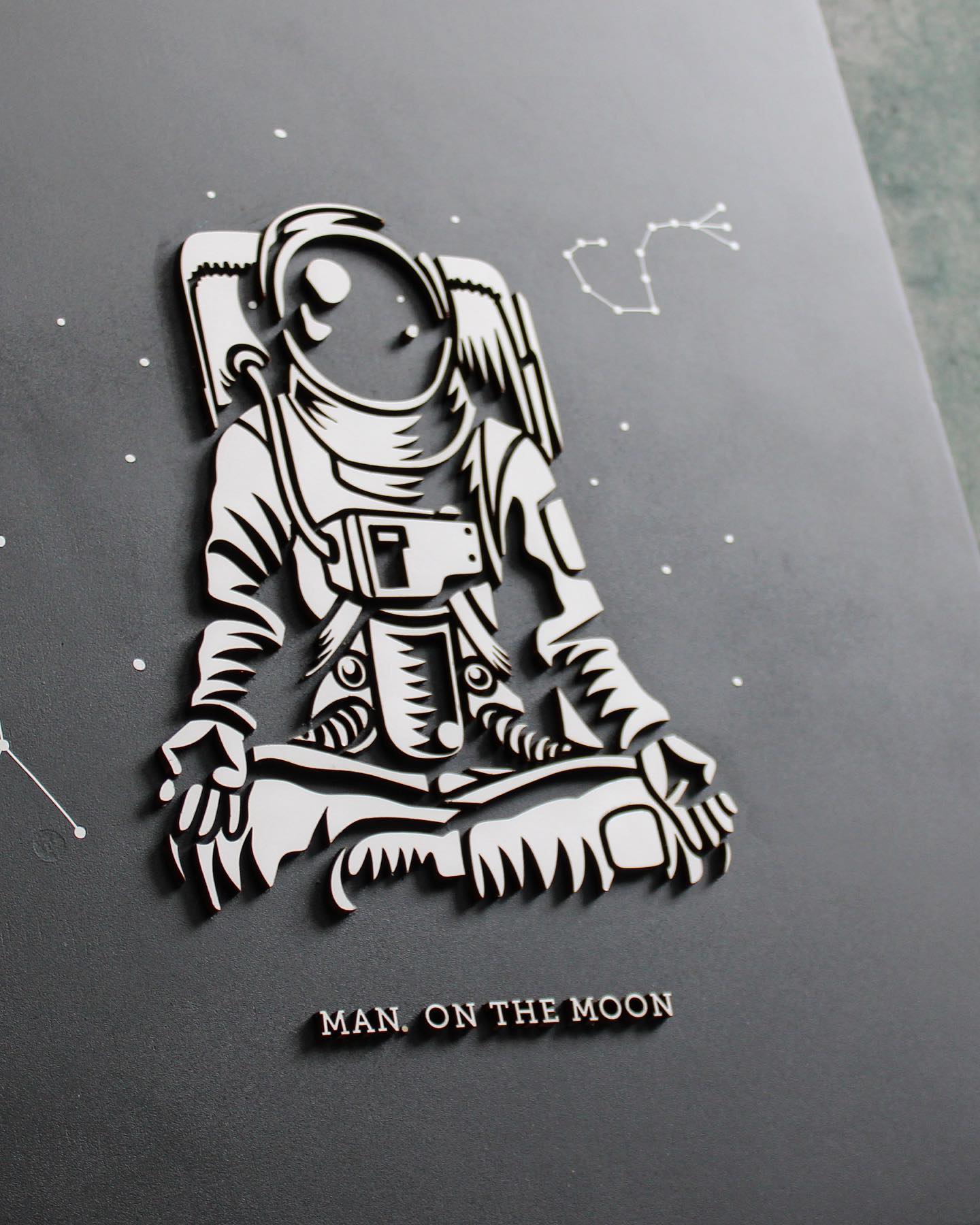 Man & the moon | Cuadros decorativos