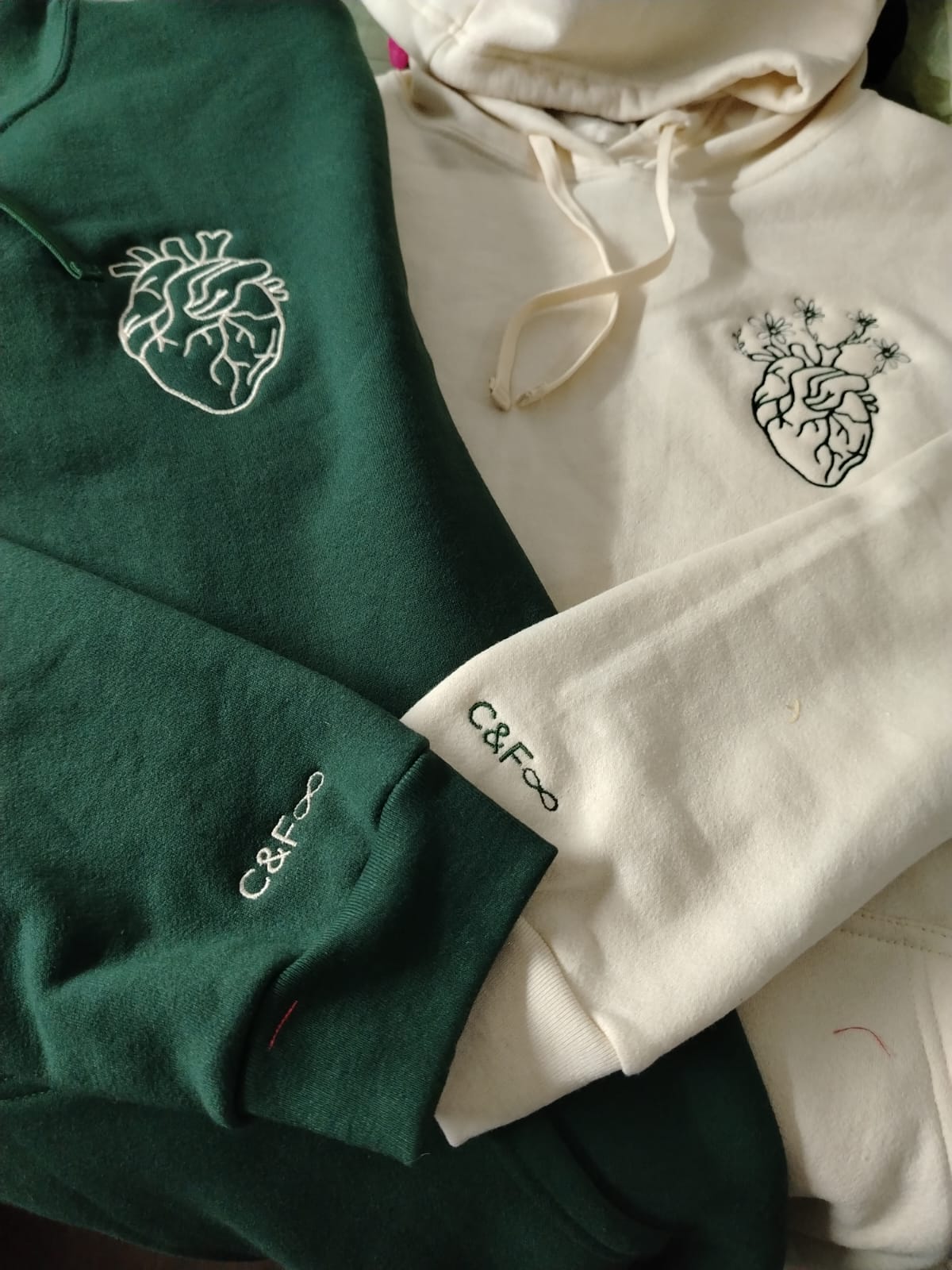 Outline hearts flores | Par de sudaderas